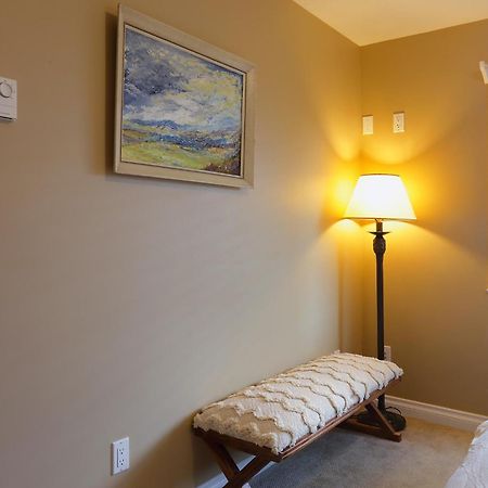 Lovely J Home -Stunning River View Cozy Two Bedroom Private Suite New Westminster Extérieur photo