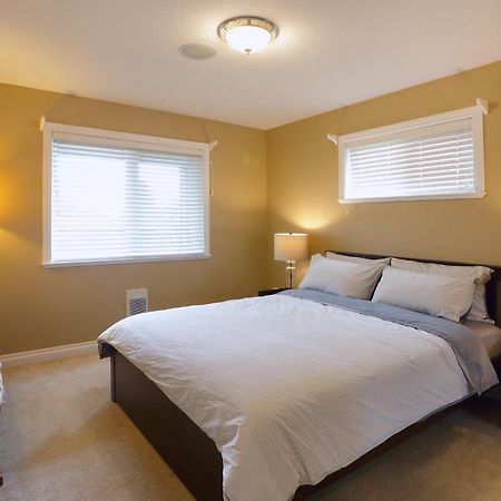 Lovely J Home -Stunning River View Cozy Two Bedroom Private Suite New Westminster Extérieur photo