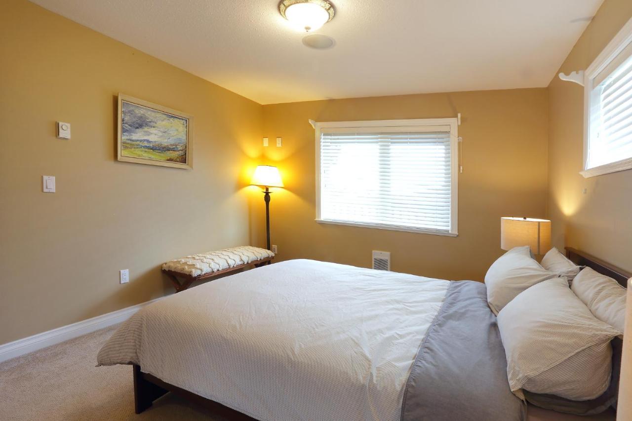 Lovely J Home -Stunning River View Cozy Two Bedroom Private Suite New Westminster Extérieur photo