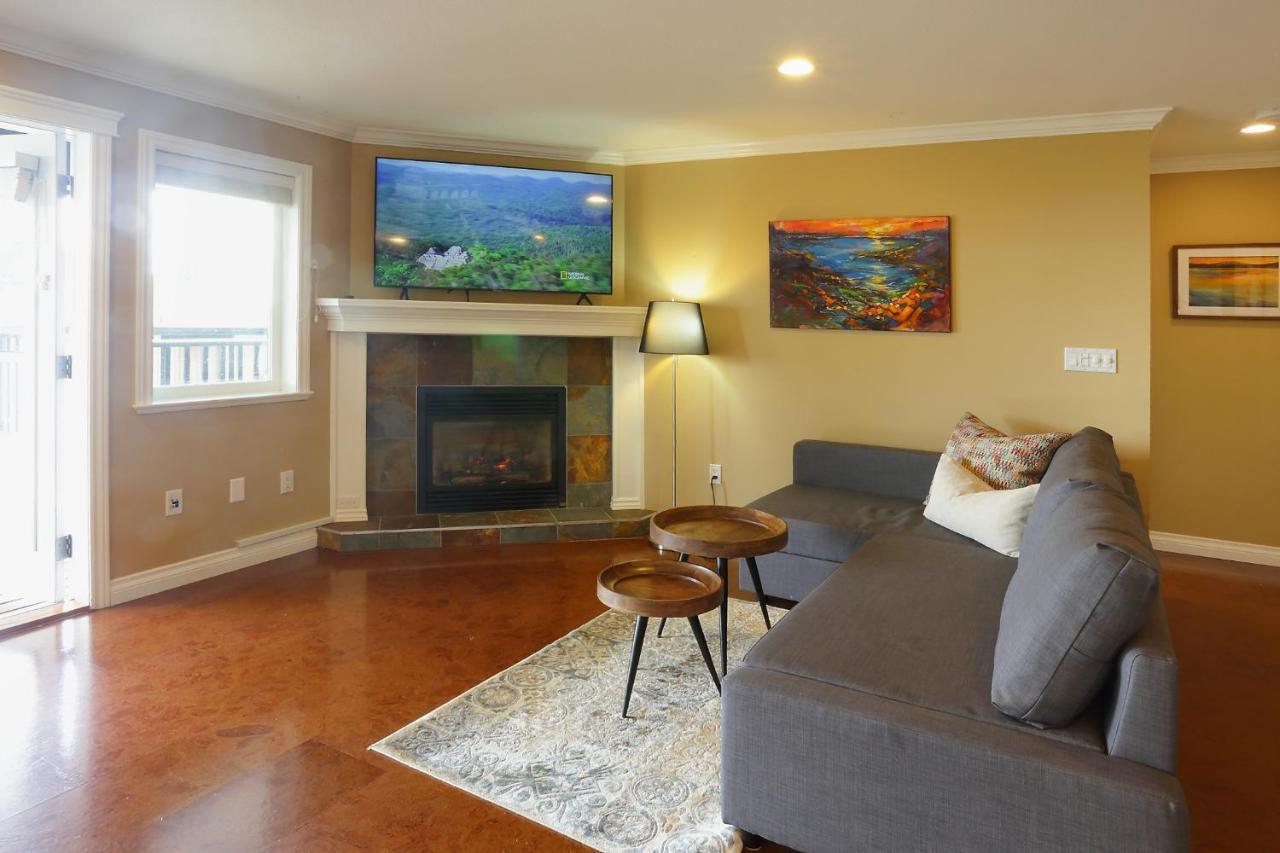Lovely J Home -Stunning River View Cozy Two Bedroom Private Suite New Westminster Extérieur photo