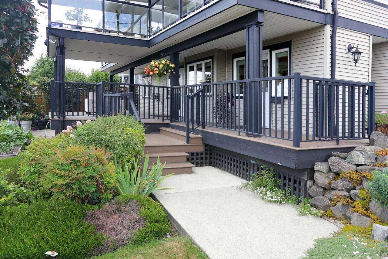 Lovely J Home -Stunning River View Cozy Two Bedroom Private Suite New Westminster Extérieur photo