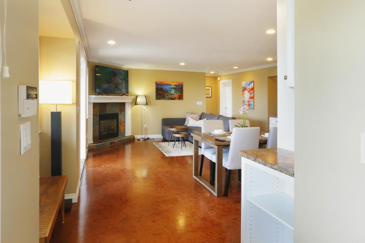 Lovely J Home -Stunning River View Cozy Two Bedroom Private Suite New Westminster Extérieur photo