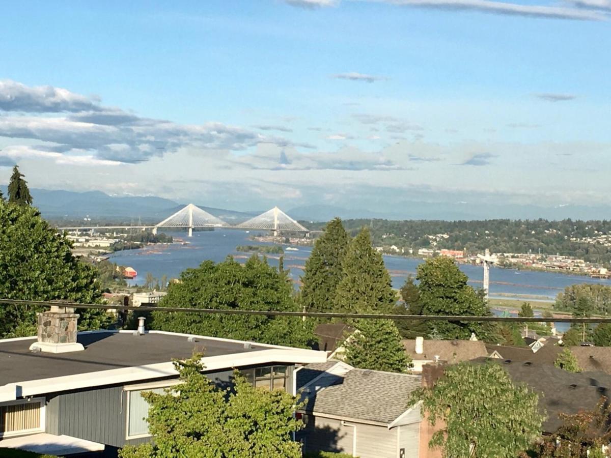 Lovely J Home -Stunning River View Cozy Two Bedroom Private Suite New Westminster Extérieur photo